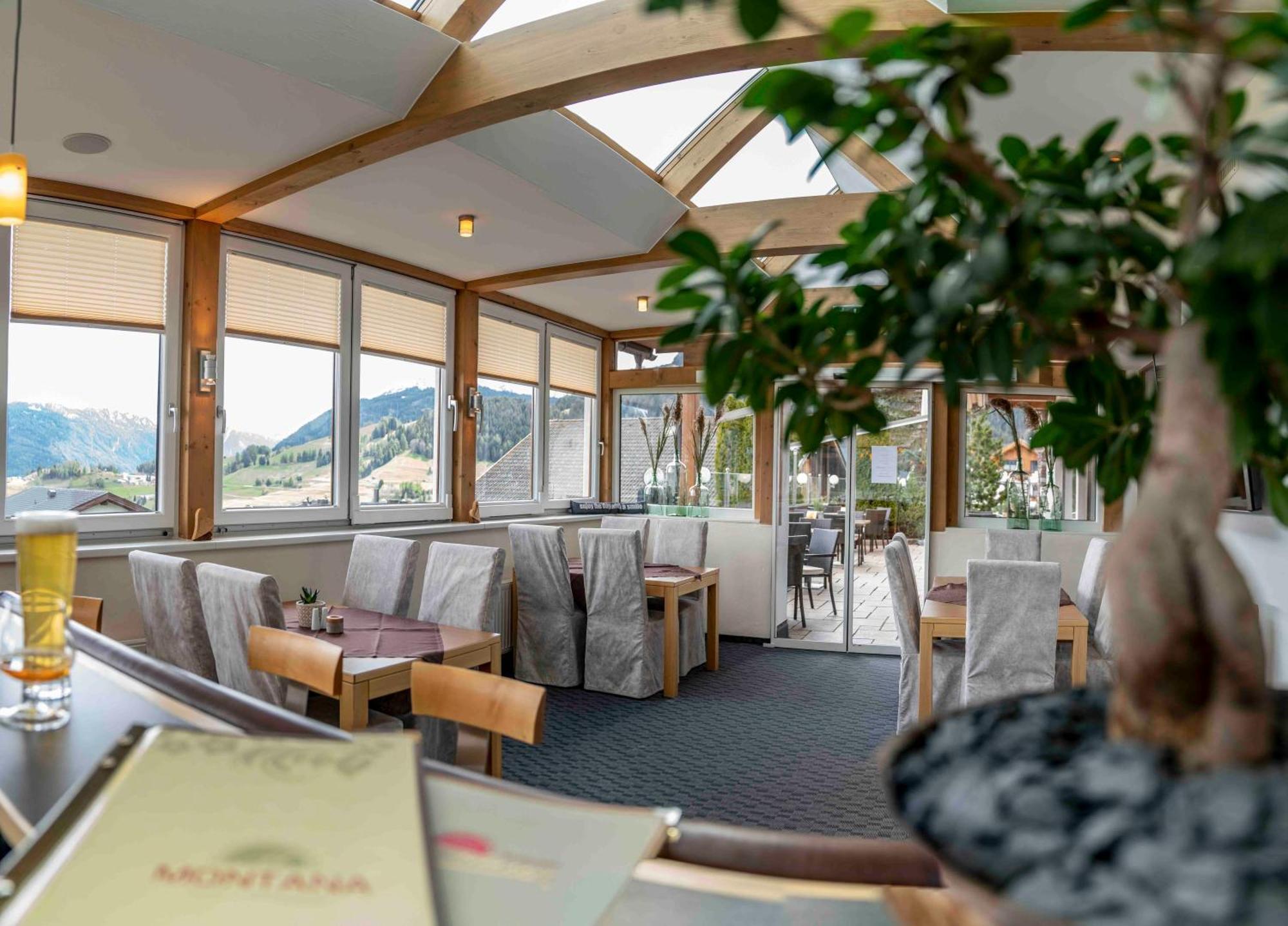 Hotel Montana フィス エクステリア 写真